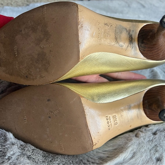 Gucci pumps with signature logo horsebit on front. Shoe in good condition. - Picture 7 of 8